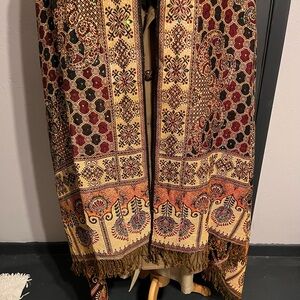 Elegant Multicolor Paisley Scarf